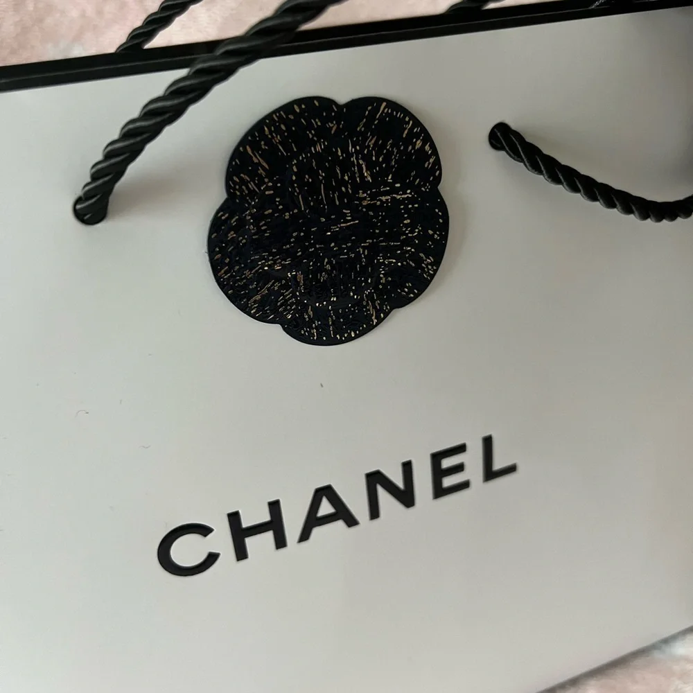 CHANEL• Eye Essential Set Holiday Gift set